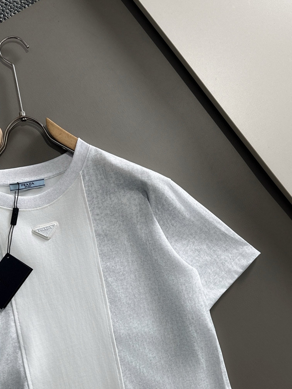 ブランドTシャツ側面デザイン